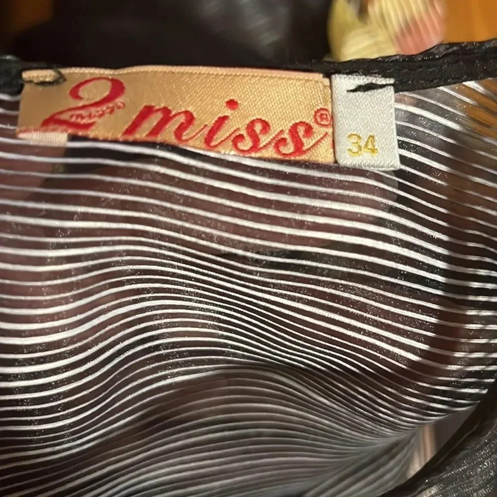 2 Miss Blouse  - Picture 7 of 7